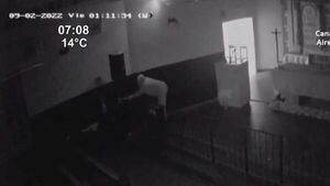 Ladrón roba un parlante del Tupãsy Ykua en Caacupé