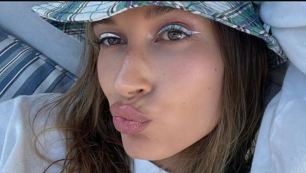 Eyeliner adhesivo: un adelanto de las tendencias para el verano