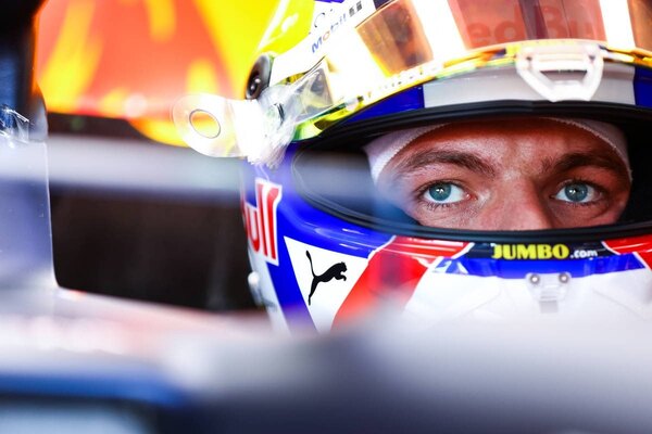 Max Verstappen logra la pole frente a su público y sigue con su dominio