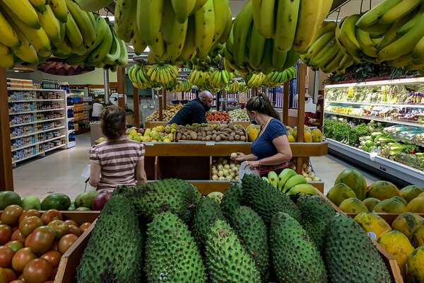 El salario mínimo en Venezuela, a la inversa del crecimiento económico - MarketData