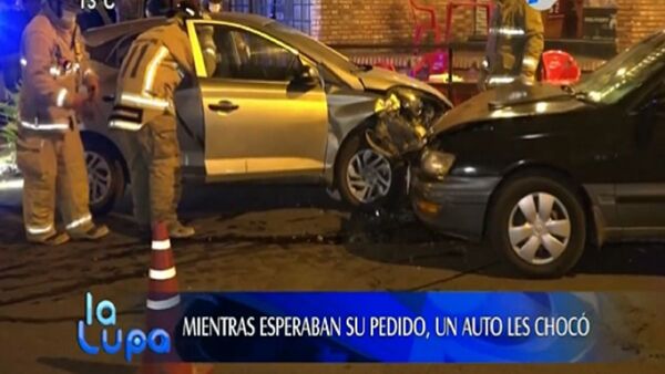 Choque a vehículo estacionado deja dos heridos en Fernando de la Mora