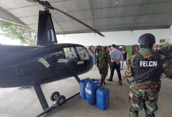 Felcn secuestra helicóptero y descubre campamento de narcos en Bolivia
