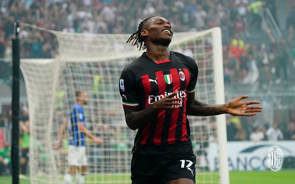 El Milan festeja en el 'Derbi della Madonnina' ante el Inter con doblete de Rafael Leao