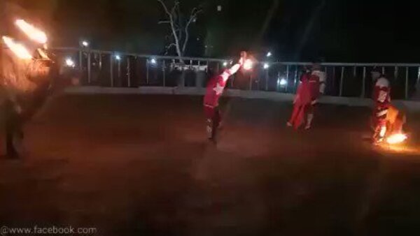 Ninguna tradición genuina puede quemar los cuernos de un animal vivo | 1000 Noticias