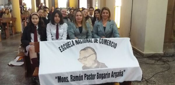 Celebran 34 años de vida institucional de la Escuela Nacional de Comercio Mons. Bogarín Argaña - Nacionales - ABC Color