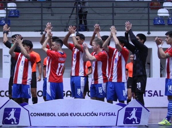 La Albirroja midió al seleccionado uruguayo - APF