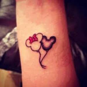 Candidata a Miss regaló tatuaje a novio para que no la olvide: ¿La dejó al toque?