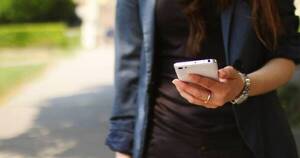 La Nación / Pese a ilegalidad, propagandas electorales tienen vía libre en redes sociales