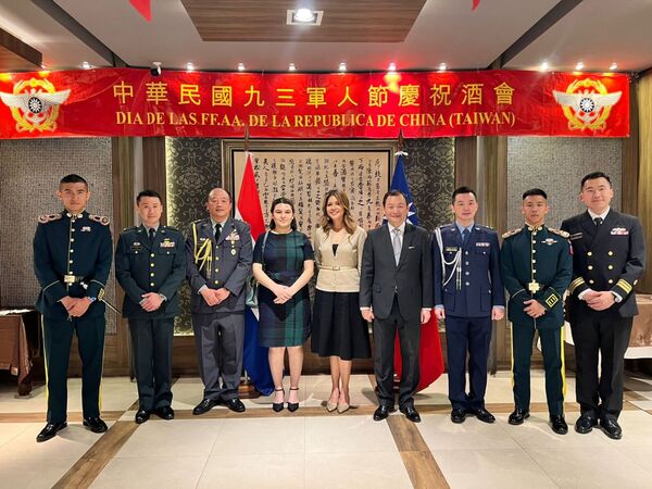 La Embajada de China (Taiwán) celebró el día de sus Fuerzas Armadas
