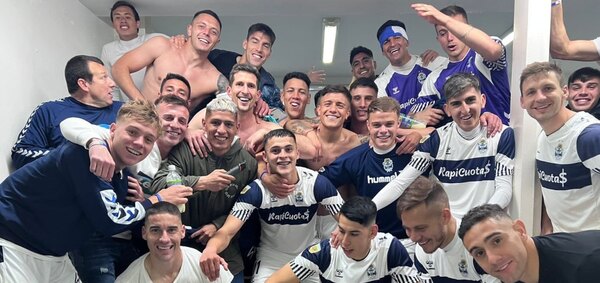 Con Sosa en cancha, Gimnasia remonta ante Independiente y sube a la punta