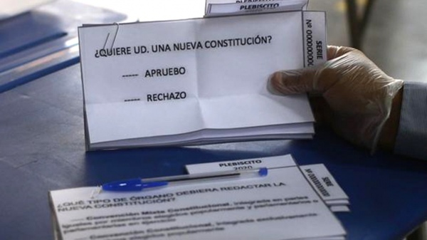 Chile vota por aprobar o rechazar el proyecto de nueva Constitución - .::Agencia IP::.
