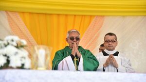 Adalberto Martínez da su primera misa como cardenal en el Bañado Sur