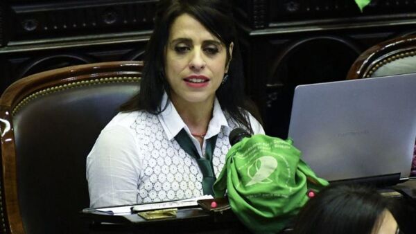 ARGENTINA: La hija de terroristas, Victoria Donda, buscará determinar que es un discurso de odio por medio de una ley