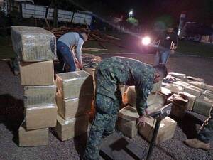Crónica / Gua'u transportaban postes, pero llevaban escondidos casi 2 mil kilos del purete