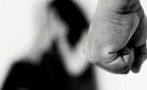 Amenazó de muerte a su madre e hirió a un policía