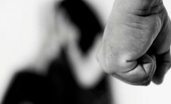 Amenazó de muerte a su madre e hirió a un policía