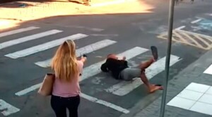 Diario HOY | VIDEO | Mujer policía mata a asaltante durante fiesta de Día de la Madre en Brasil