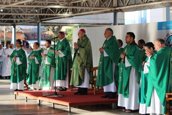 Caacupé: instan a la lectura de la biblia y piden conservar la fe - Nacionales - ABC Color