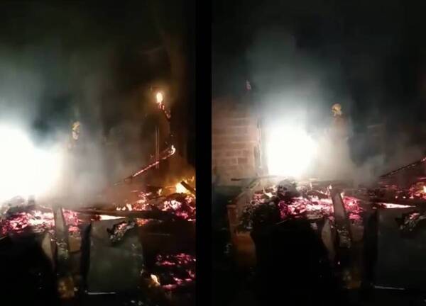 Crónica / Voraz incendio consumió en un syky una humilde casa de madera
