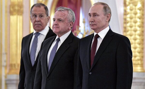 Embajador de EE.UU. abandona Rusia tras haber terminado su misión