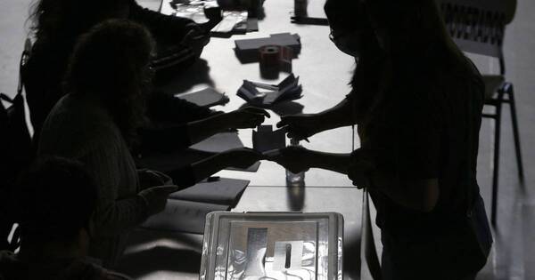 La Nación / Concluye votación en Chile sobre propuesta de nueva Constitución