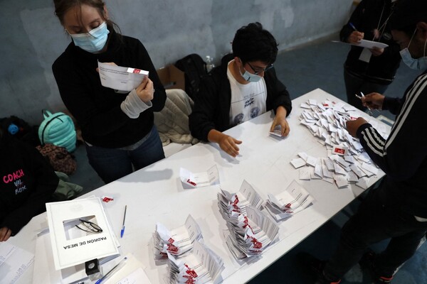 Diario HOY | Chile comienza el conteo de votos del histórico plebiscito constitucional