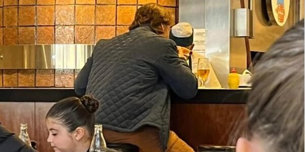 El presidente de Uruguay sorprendió a todos mientras almorzaba en la barra de un restaurante