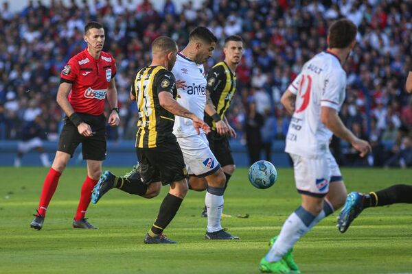 Luis Suárez anota y brilla en el clásico uruguayo ante Peñarol - Fútbol - ABC Color