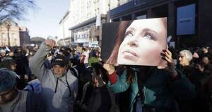 La Nación / Se reanuda juicio contra Cristina Kirchner en un clima social crispado