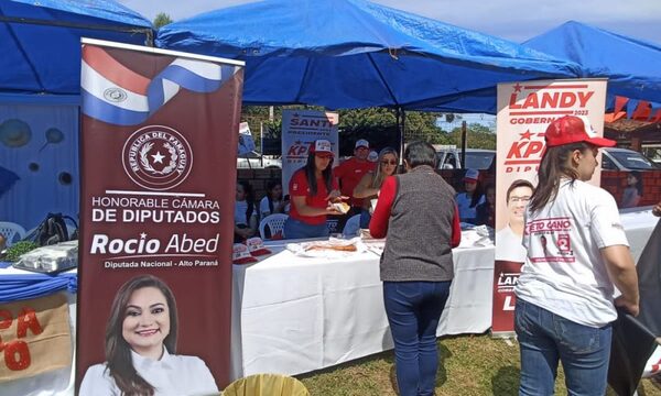 Políticos acapararon en tallarinada a favor de APAMAP