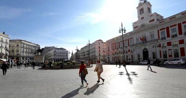 La Nación / La economía española camina hacia la recesión por el leve crecimiento de los servicios en agosto