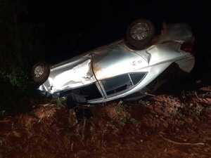 Delincuentes roban vehiculo y vuelcan en San Pedro del Paraná
