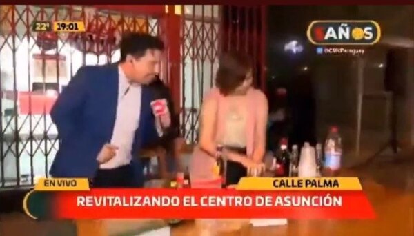 Periodista “maltratado” por chica de tragos genera polémica en redes (VIDEO)