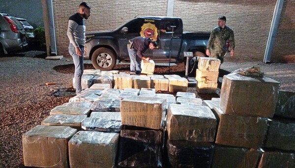 TRANSPORTABAN 1.984 KILOS DE MARIHUANA ENTRE POSTES DE MADERA - La Voz del Norte