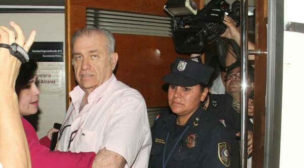 Ramón González Daher y su hijo dilatan su ida a Tacumbú: víctimas temen que se escapen del país