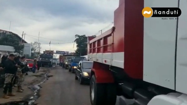 Camioneros desisten de caravana y se concentran frente a Petropar - ADN Digital