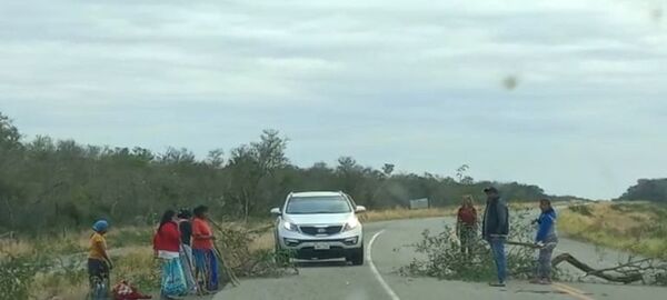 Cierre y cobro ilegal de peaje arriesga actividad turística en Carmelo Peralta - Noticias del Chaco - ABC Color