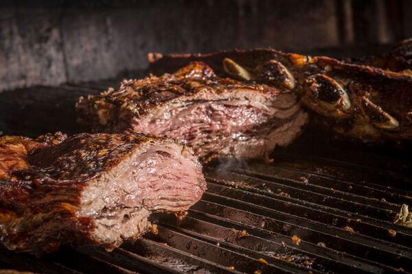 Le invitaron asado y murió atragantado - ABC en el Este - ABC Color