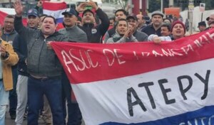 Transportistas inician movilización frente a Petropar - Noticiero Paraguay