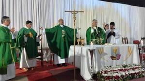 Cardenal Martínez ofició una misa en la Parroquia San Ramón de Luque •