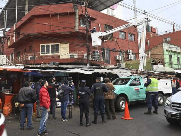 Mercado 4: verifican conexiones eléctricas en las casillas - Nacionales - ABC Color