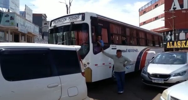 Diario HOY | Bloqueo de camioneros en el puente Encarnación - Posadas generó caos vehicular