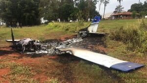 Encuentran una avioneta en llamas en Araújo Cue - Nacionales - ABC Color