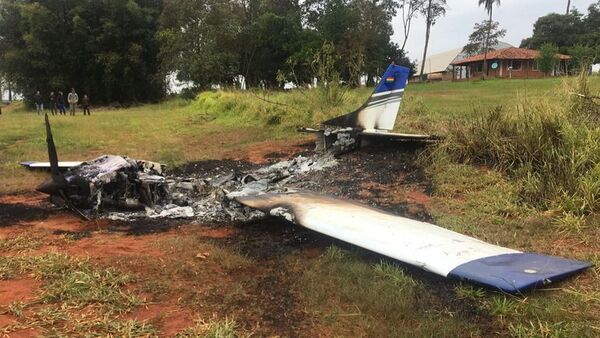 Encuentran una avioneta en llamas en Araújo Cue - Nacionales - ABC Color