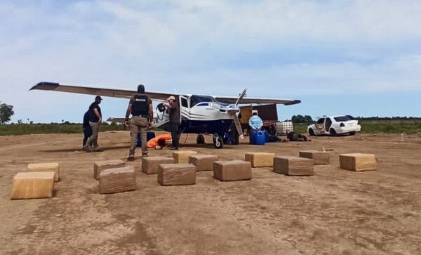 Policía incauta 400 kilos de cocaína y una avioneta narco - Judiciales.net