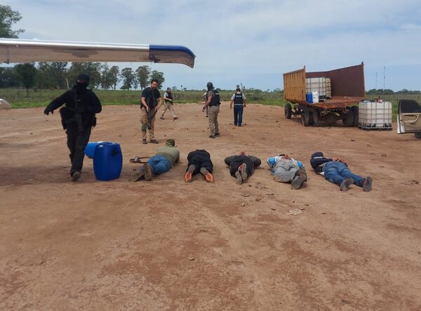 Incautan avioneta con aproximadamente 400 kilos de cocaína y detienen a cinco personas | 1000 Noticias