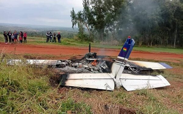 Cayó avioneta y se incendió en Caaguazú: Ocupantes se escaparon
