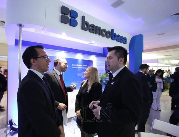 Diario HOY | Banco Basa apuesta por el sector industrial y marca presencia en la Expo Maquila