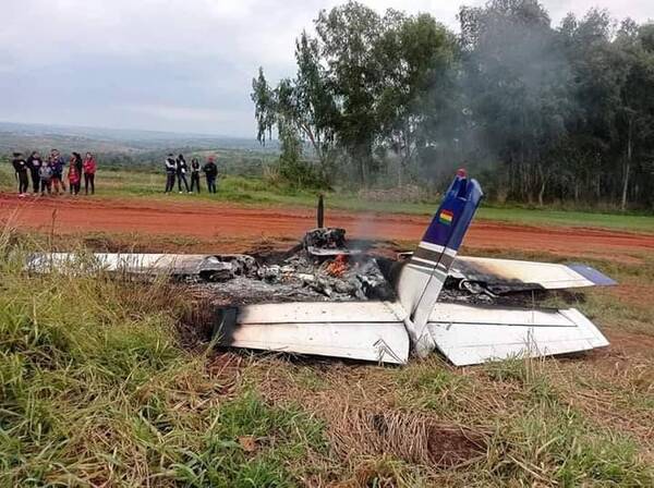 Crónica / Avioneta con bandera boliviana cayó a tierra y se redujo a cenizas