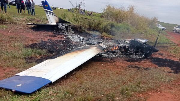 Avioneta con bandera boliviana se incendia en Yhú